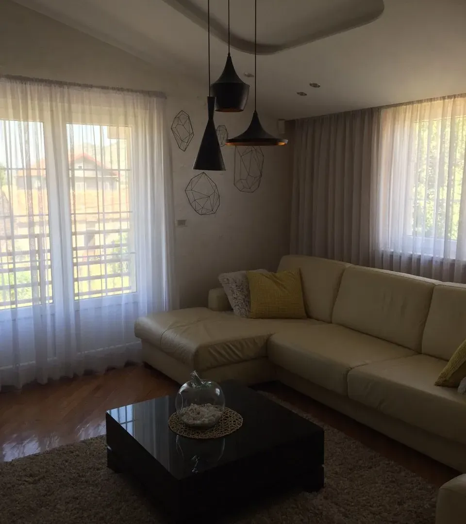 Izdavanje, kuća, 320m², Gornja Gorica, Podgorica