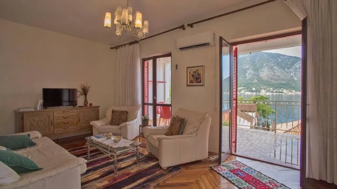 Sale, two bedroom apartment, 110m², Dobrota, Kotor