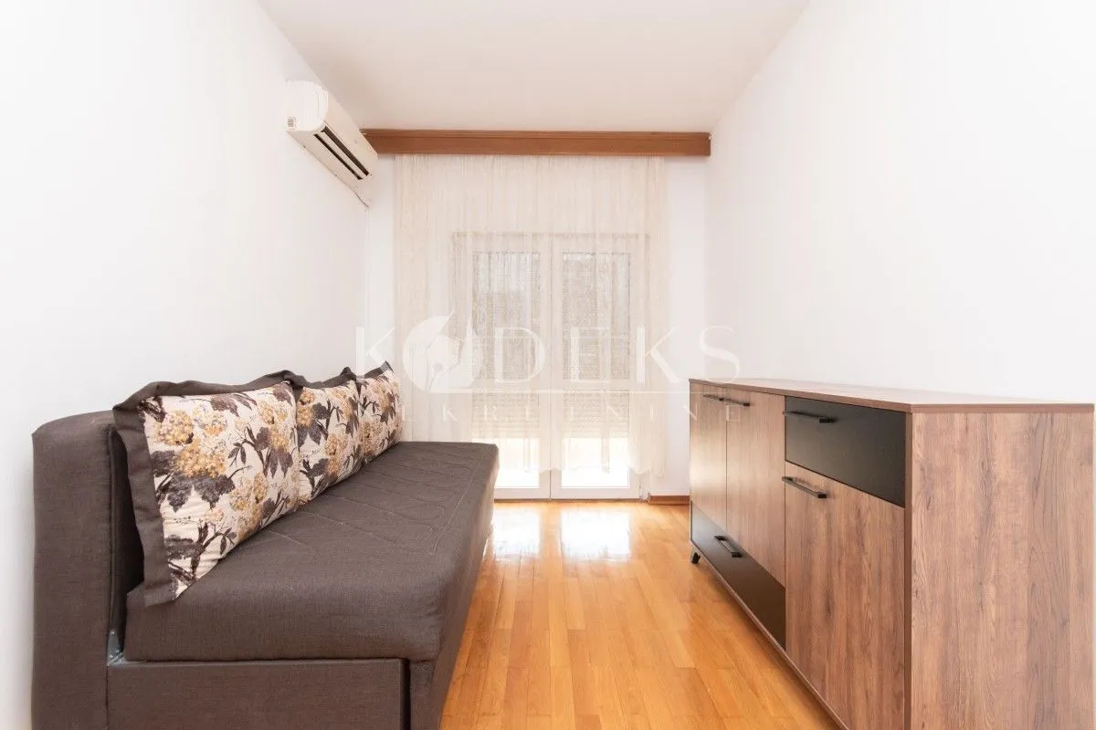 Izdavanje, dvosoban stan, 75m², Stara Varoš, Podgorica
