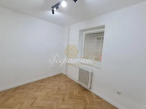 Izdavanje, trosoban stan, 55m², Centar, Novi Sad - image 3