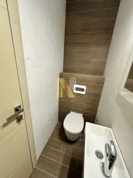 Smaller modernly equipped bathroom with a built-in toilet and washbasin. - image 13