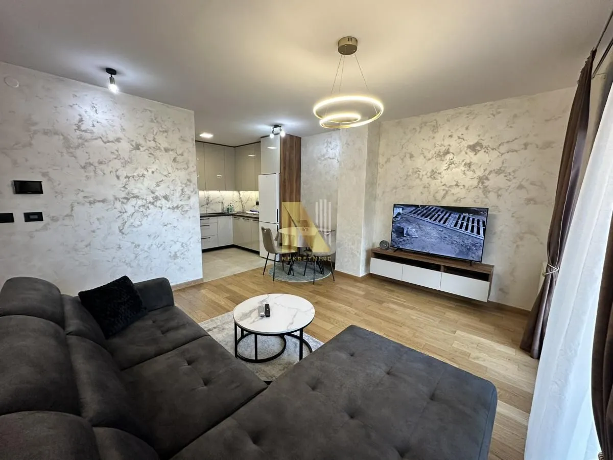 Izdavanje, dvosoban stan, 46m², Sajmište, Novi Sad