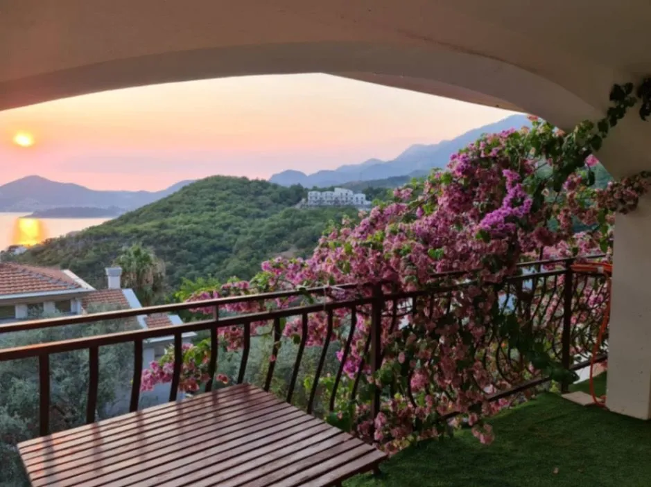 Prodaja, kuća, 300m², Pržno, Budva