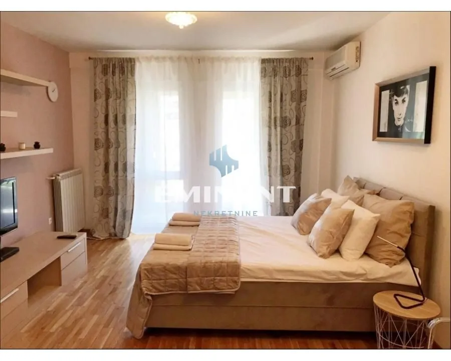 Izdavanje, stan, 37m², Slavija, Vračar Sve Podlokacije