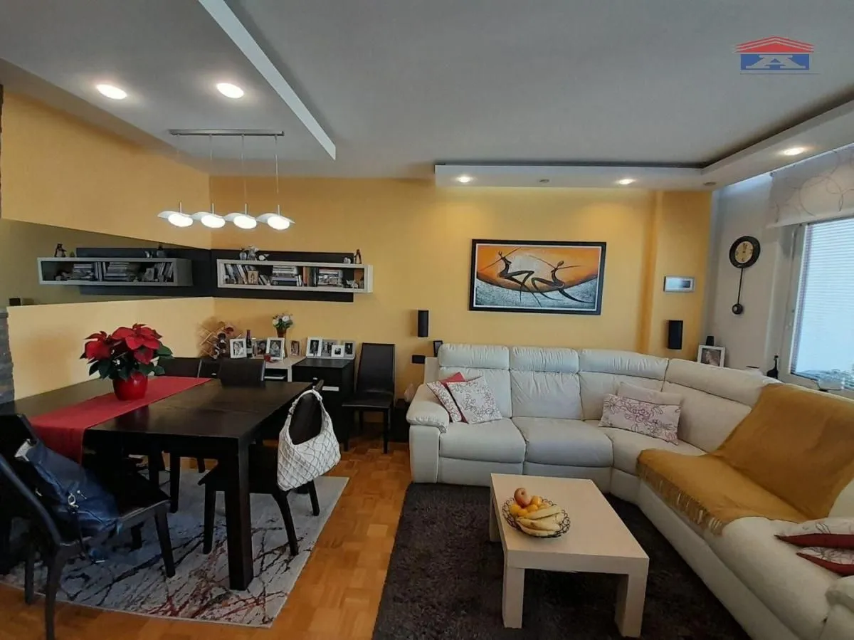 Prodaja, četvorosoban stan, 70m², Bulevar Oslobodjenja, Novi Sad Sve Podlokacije