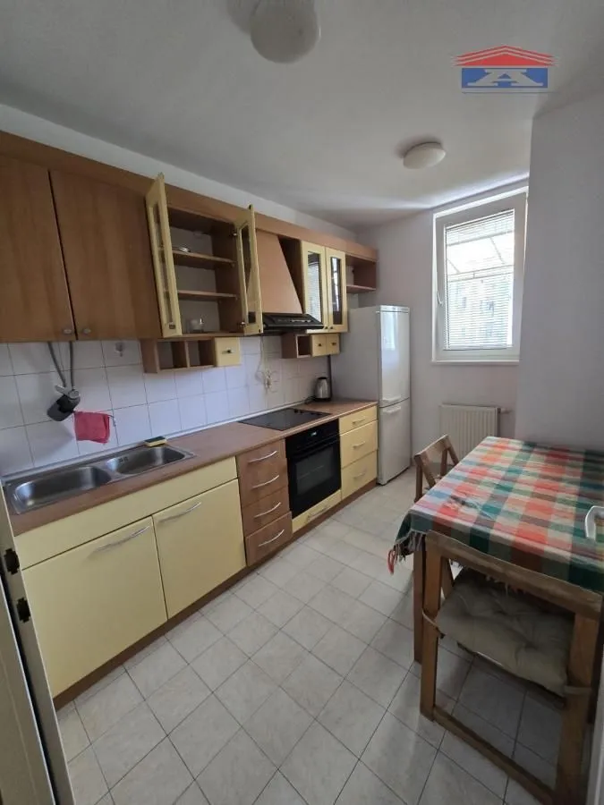 Izdavanje, dvosoban stan, 54m², Grbavica, Novi Sad Sve Podlokacije