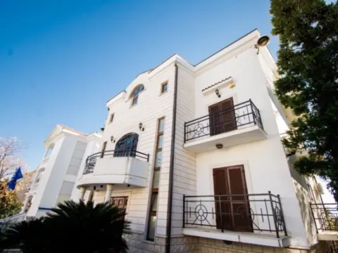 Rent, house, 800m², Gorica C, Podgorica - image 13