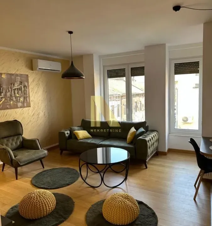Izdavanje, dvosoban stan, 45m², Centar, Novi Sad