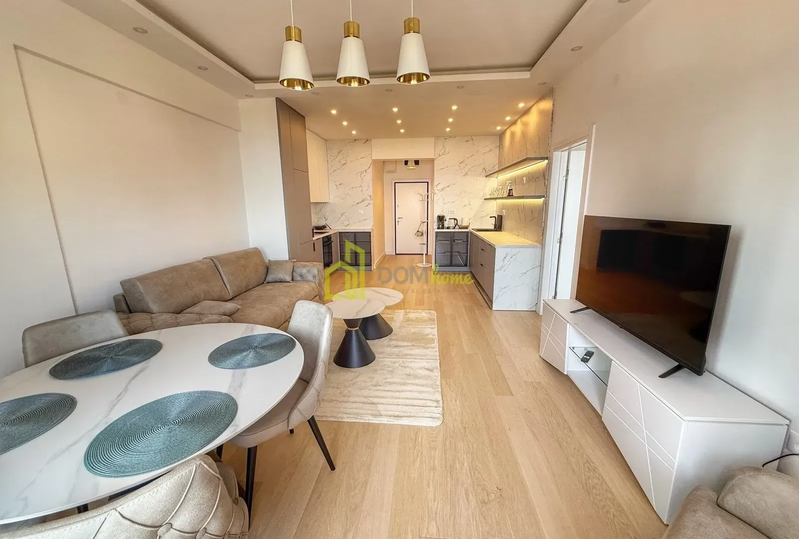 Izdavanje, dvosoban stan, 67m², Bečići, Budva