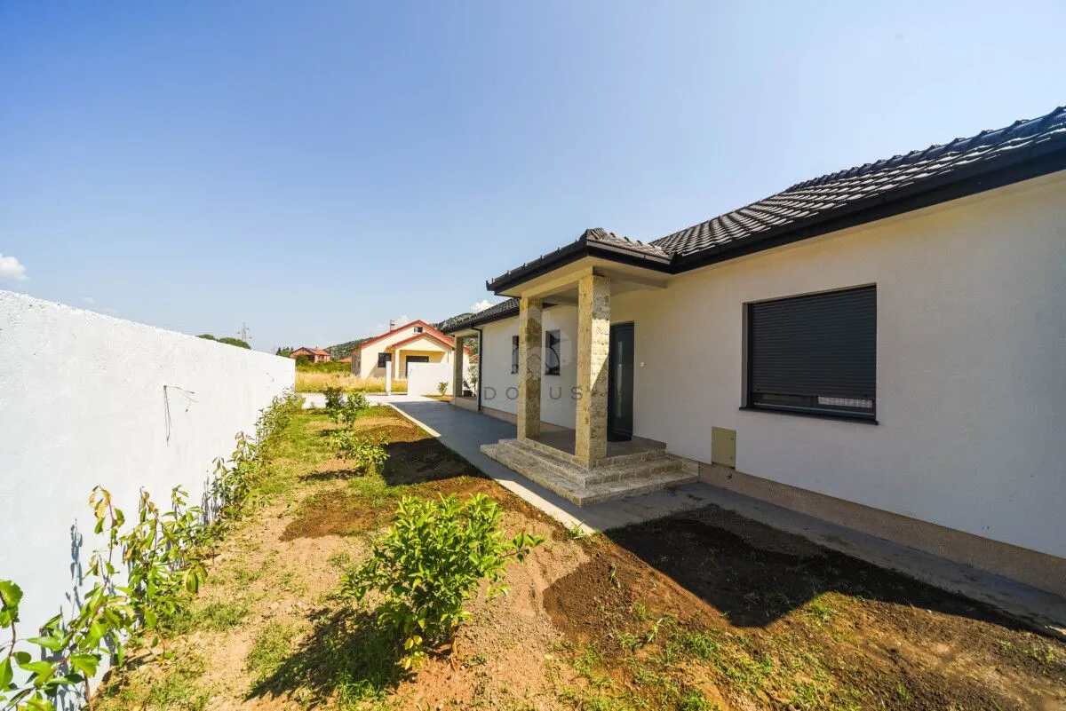 Prodaja, kuća, 130m², Tološi, Podgorica