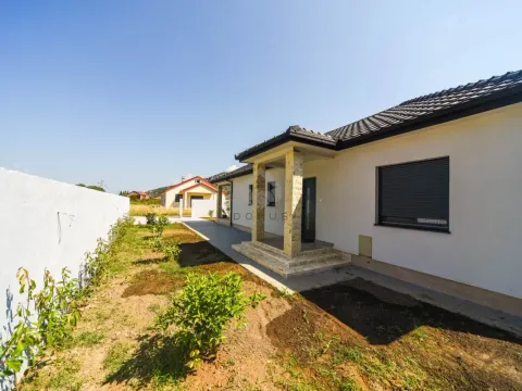 Prodaja, kuća, 130m², Tološi, Podgorica - image 5