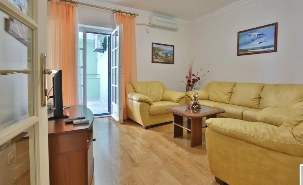 Sale, four bedroom apartment, 95m², Sveti Stefan, Budva