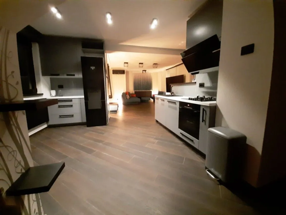 Prodaja, trosoban stan, 240m², Centar, Novi Sad