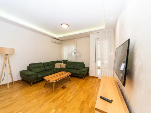 Izdavanje, dvosoban stan, 80m², City Kvart, Podgorica - image 1