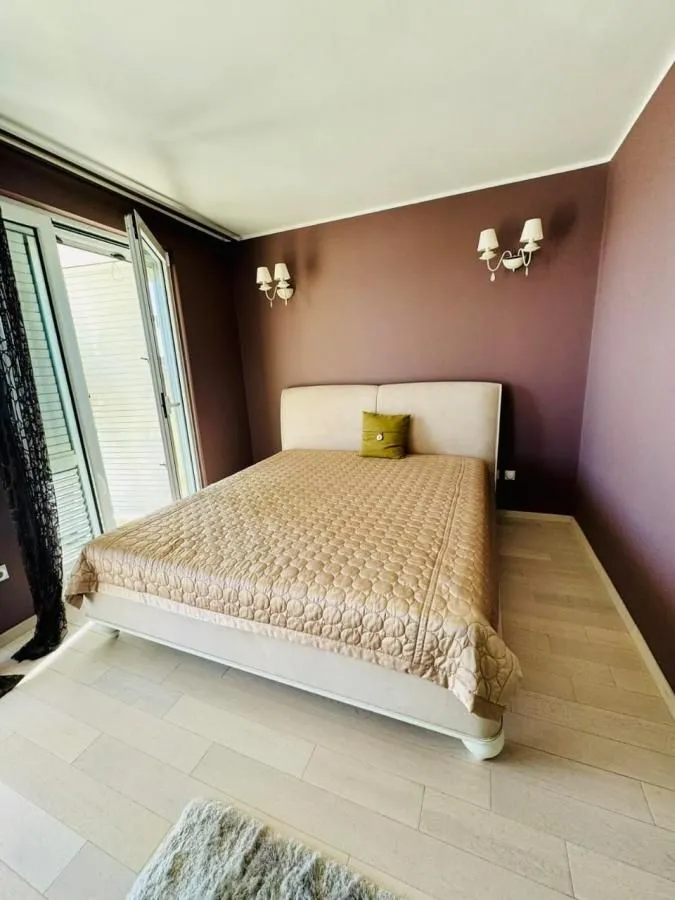 Sale, house, 290m², Bar, Crna Gora
