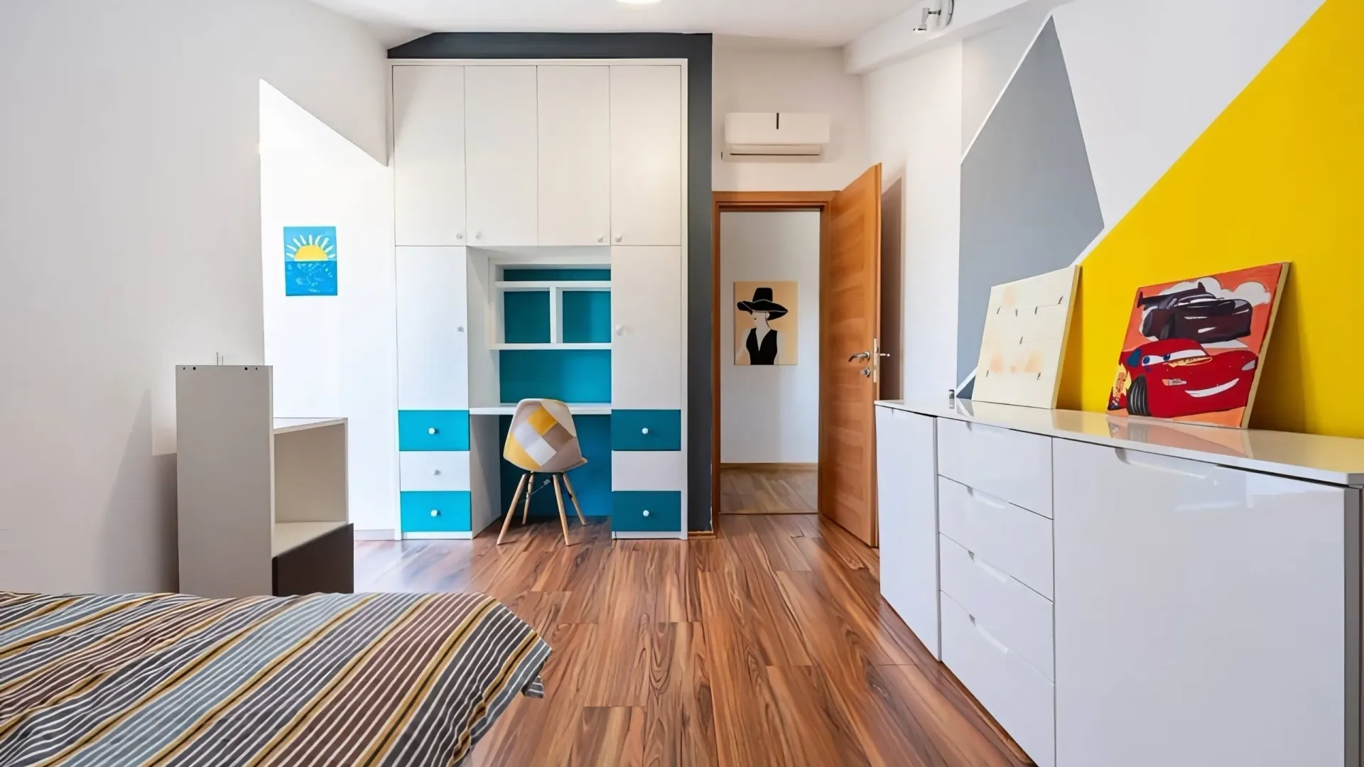 Izdavanje, trosoban stan, 130m², Kalimanj, Tivat