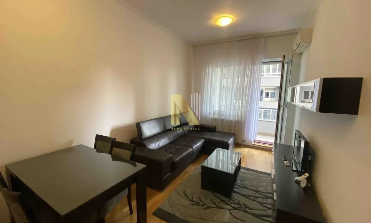 Izdavanje, dvosoban stan, 47m², Bulevar Oslobodjenja, Novi Sad Sve Podlokacije