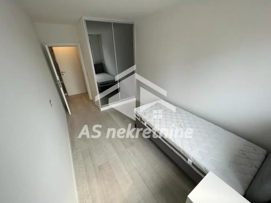 Izdavanje, trosoban stan, 69m², Sarajevska, Beograd