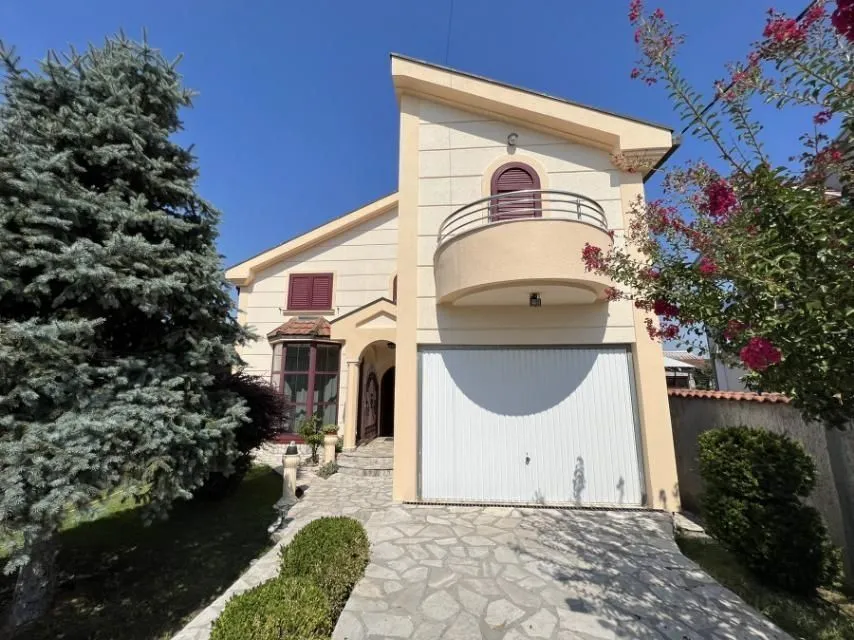 Rent, house, 250m², Donja Gorica, Podgorica