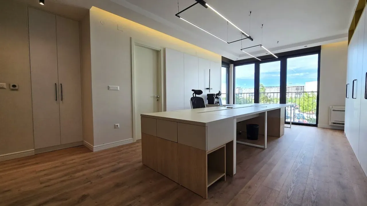 Izdavanje, poslovni prostor, 58m², Kod Capital Plaze, Podgorica