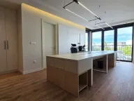 Izdavanje, poslovni prostor, 58m², Kod Capital Plaze, Podgorica - image 1