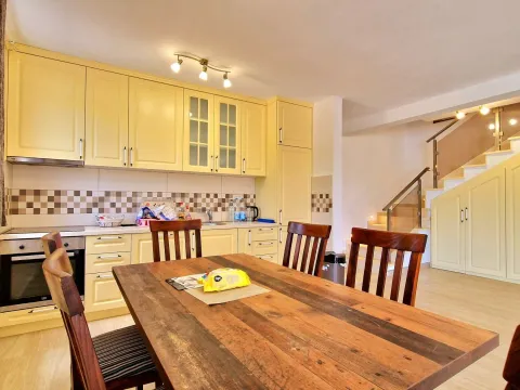 Izdavanje, kuća, 185m², Zagora, Kotor - image 8