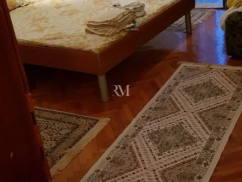 Izdavanje, kuća, 200m², Škaljari, Kotor - image 10