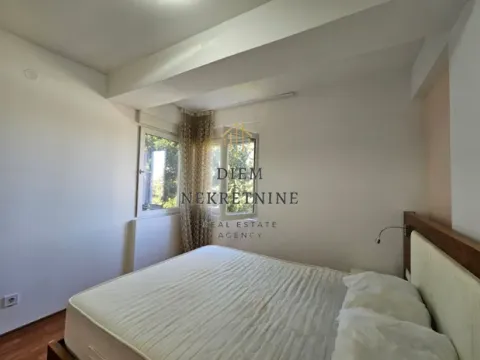 Izdavanje, trosoban stan, 110m², Centar, Bar - image 11