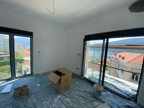 Sale, two bedroom apartment, 50m², Đenovići, Herceg Novi