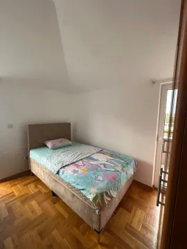 Rent, four bedroom apartment, 150m², Stari Aerodrom, Podgorica - image 11