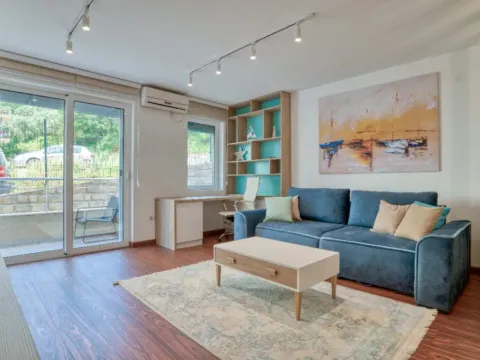 Rent, two bedroom apartment, 64m², Petrovac, Budva - image 5