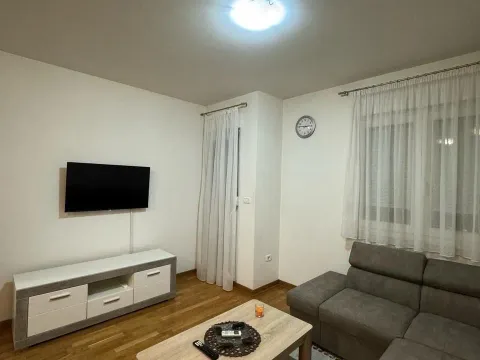 Izdavanje, jednosoban stan, 45m², City Kvart, Podgorica