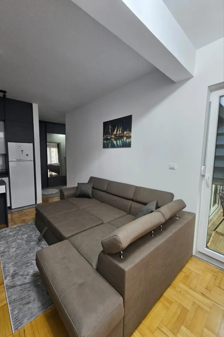 Izdavanje, jednosoban stan, 45m², Centar, Bar
