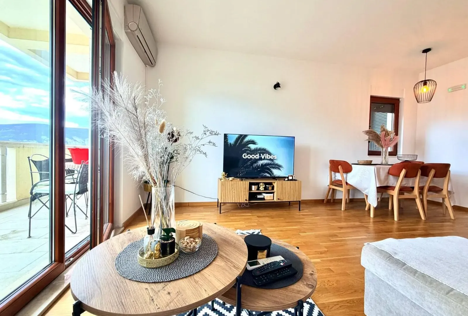 Izdavanje, jednosoban stan, 50m², Savina, Herceg Novi