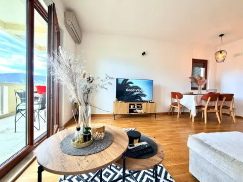 Izdavanje, jednosoban stan, 50m², Savina, Herceg Novi - image 1