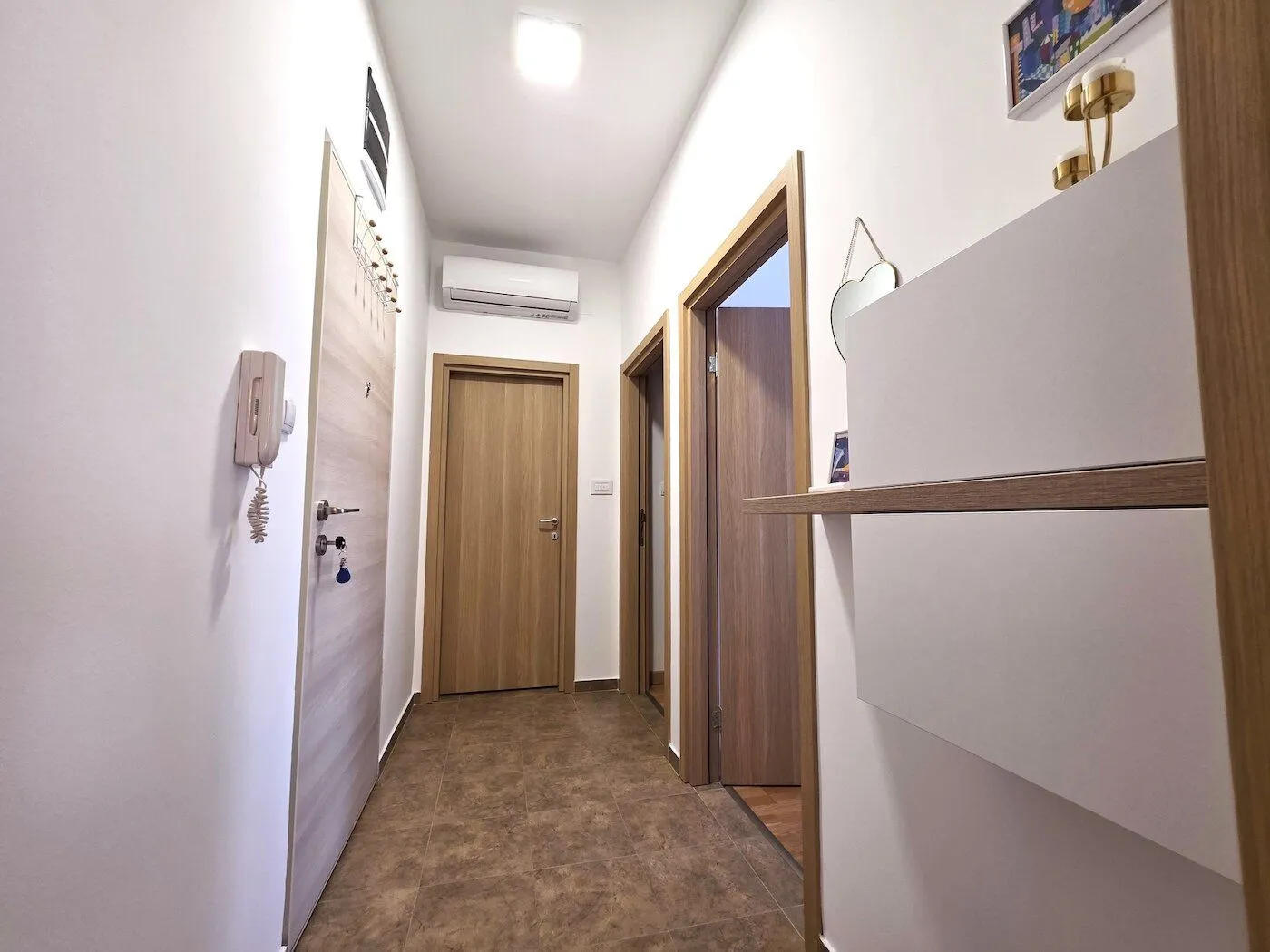Izdavanje, dvosoban stan, 70m², Centar, Podgorica