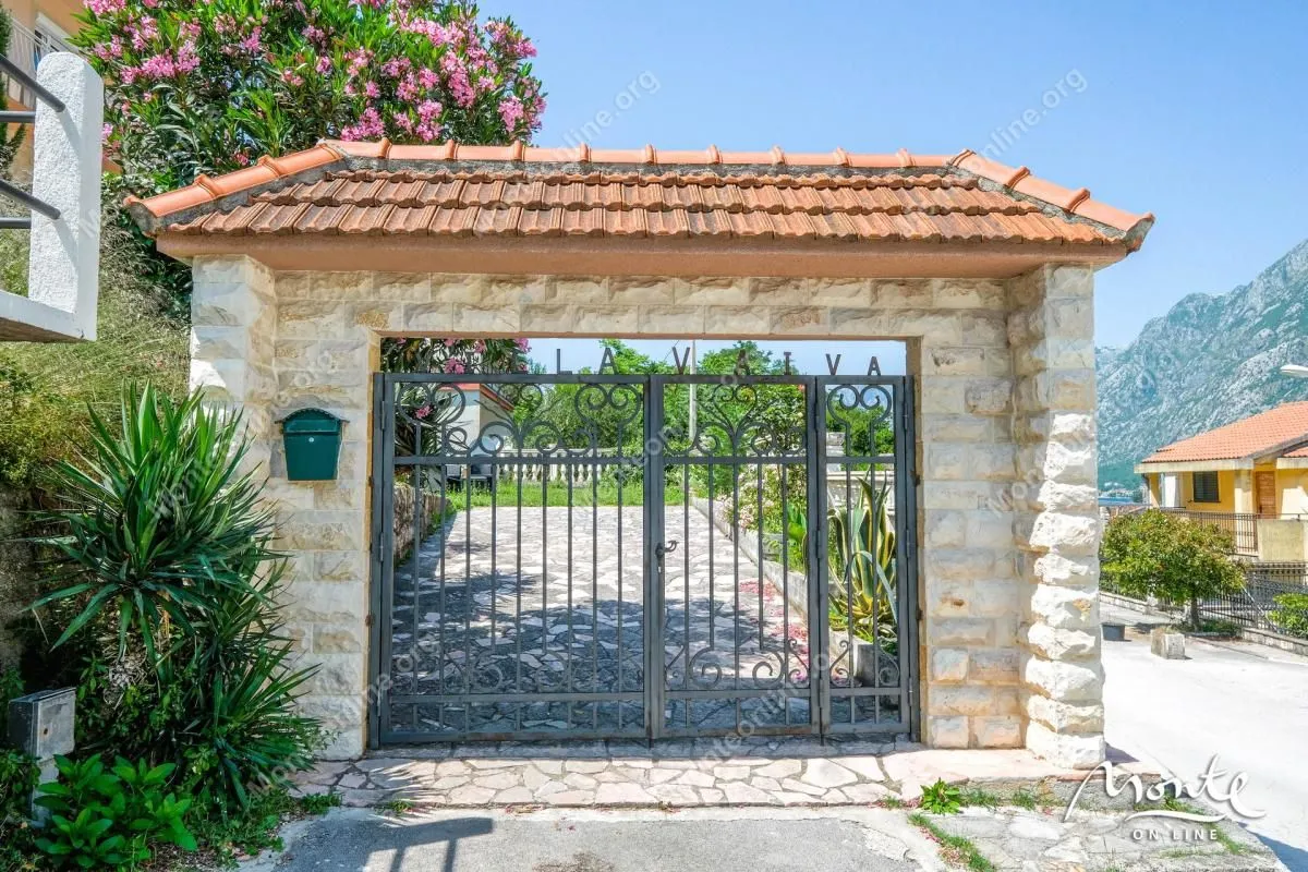 Prodaja, kuća, 172m², Muo, Kotor