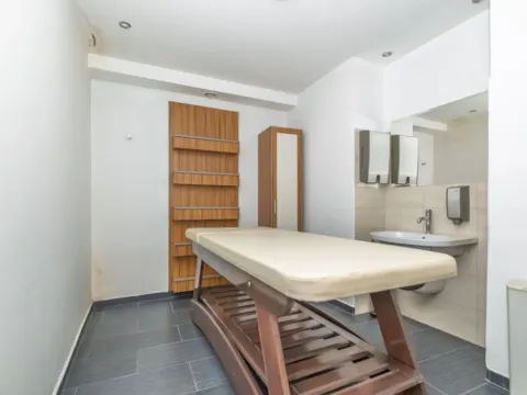 Prodaja, poslovni prostor, 327m², Blok 5, Podgorica - image 10