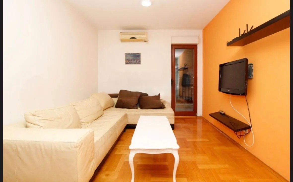 Izdavanje, jednosoban stan, 45m², Stari Aerodrom, Podgorica