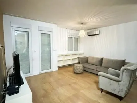 Izdavanje, jednosoban stan, 64m², City Kvart, Podgorica