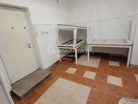 Izdavanje, poslovni prostor, 160m², Ledine, Beograd - image 13