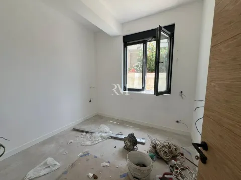 Prodaja, dvosoban stan, 55m², Dobrota, Kotor - image 2