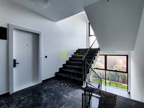 Izdavanje, trosoban stan, 140m², Centar, Podgorica - image 4