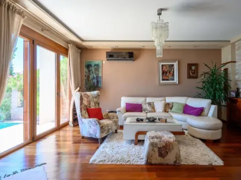 Sale, house, 255m², Šušanj, Bar - image 1