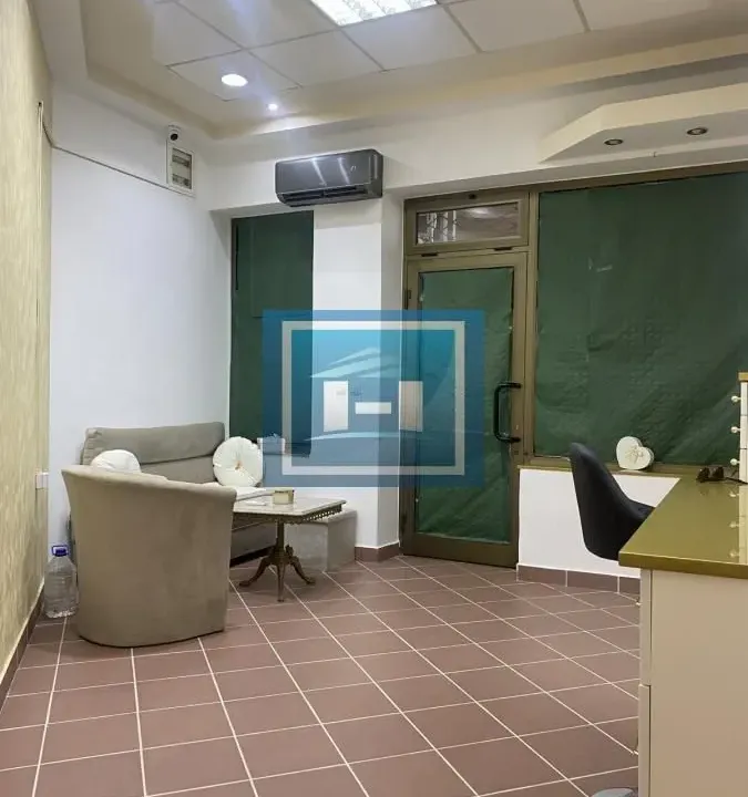 Izdavanje, poslovni prostor, 37m², Centar, Paraćin