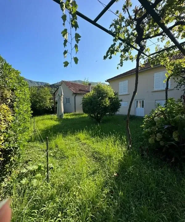 Prodaja, kuća, 260m², Zelenika, Podgorica