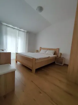 Rent, one bedroom apartment, 70m², Škaljari, Kotor - image 5