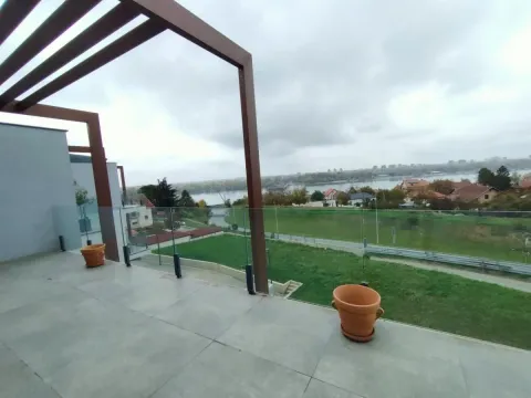 Izdavanje, četvorosoban stan, 200m², Sremska Kamenica, Petrovaradin - image 18