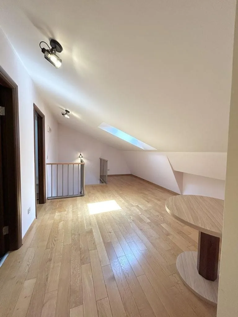 Izdavanje, trosoban stan, 120m², City Kvart, Podgorica