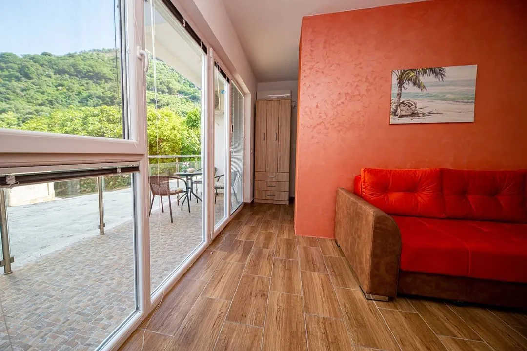 Rent, one bedroom apartment, 38m², Sutomore, Bar